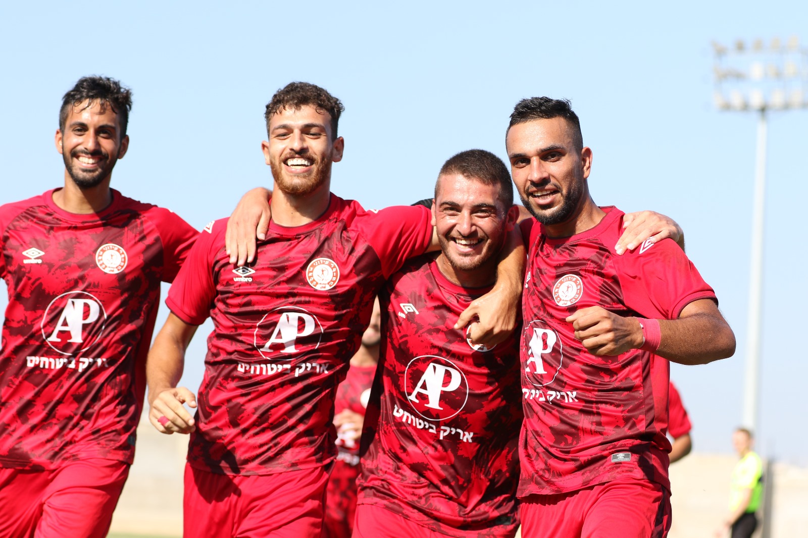 שחקני באקה חוגגים ניצחון חשוב (וואסים מוואסי)